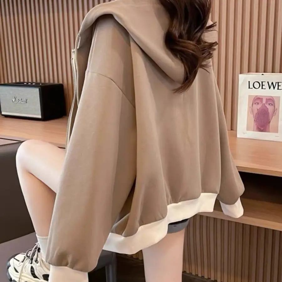 European Style New Solid Color Hooded Retro Color Blocking Hoodie Women Ins Spring and Autumn Zippered Casual Short Jacket Top
European Style New Solid Color Hooded Retro Color Blocking Hoodie Women Ins Spring and Autumn Zippered Casual Short Jacket Top