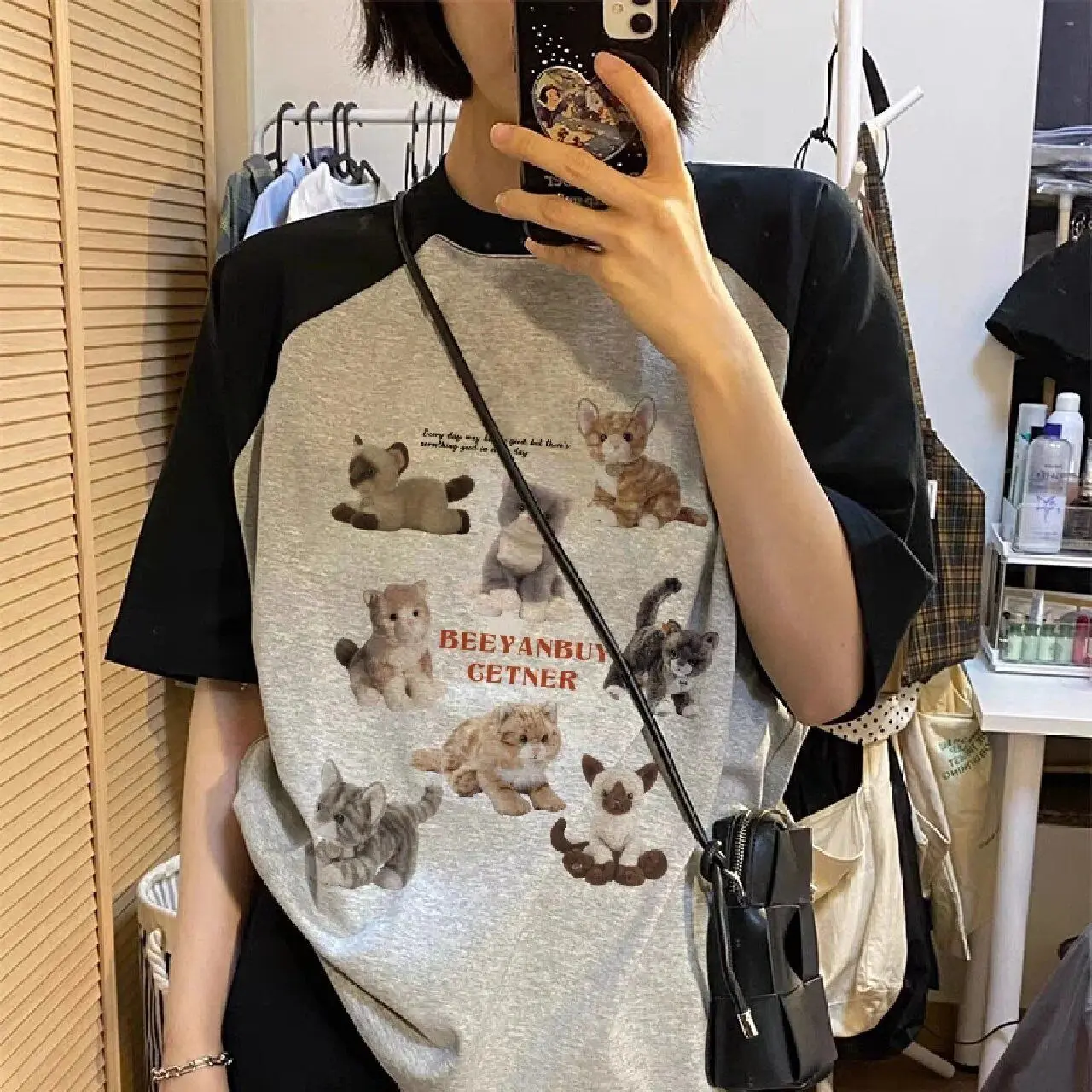 Korean retro kitten personality raglan short sleeved T shirt women autumn Y2K street hip hop contrasting sports half sleeved top
Korean retro kitten personality raglan short sleeved T shirt women autumn Y2K street hip hop contrasting sports half sleeved top