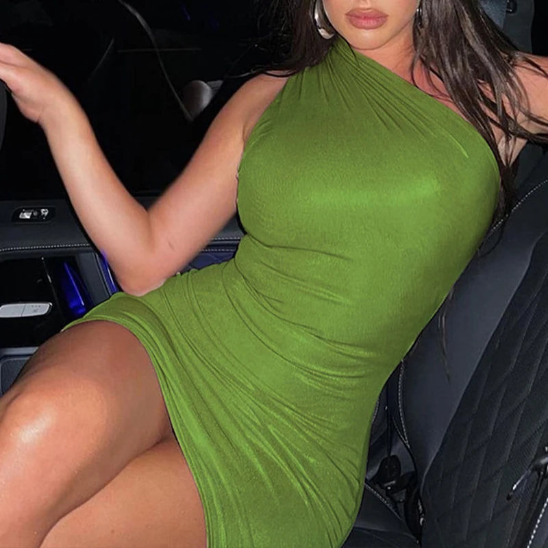 Женское короткое асимметричное облегающее платье без рукавов с открытыми плечами и высокой талией
Женское короткое асимметричное облегающее платье без рукавов с открытыми плечами и высокой талией