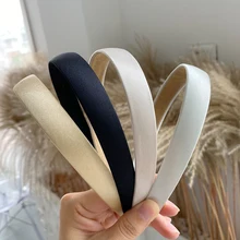 Hair Band French Thin Side Texture Fashionable Simple Hairhoopsolid Color Retro Gentle Silk Headband Satin Hair Accessories
Hair Band French Thin Side Texture Fashionable Simple Hairhoopsolid Color Retro Gentle Silk Headband Satin Hair Accessories