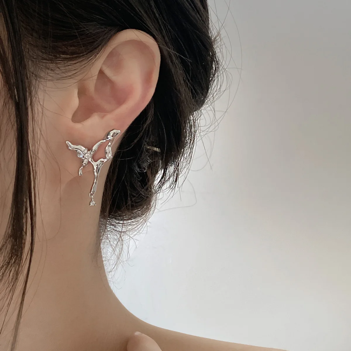 So.fine Jewelry Liquid metal butterfly Earrings for woman high-grade cool wind temperament versatile silver needle
So.fine Jewelry Liquid metal butterfly Earrings for woman high-grade cool wind temperament versatile silver needle