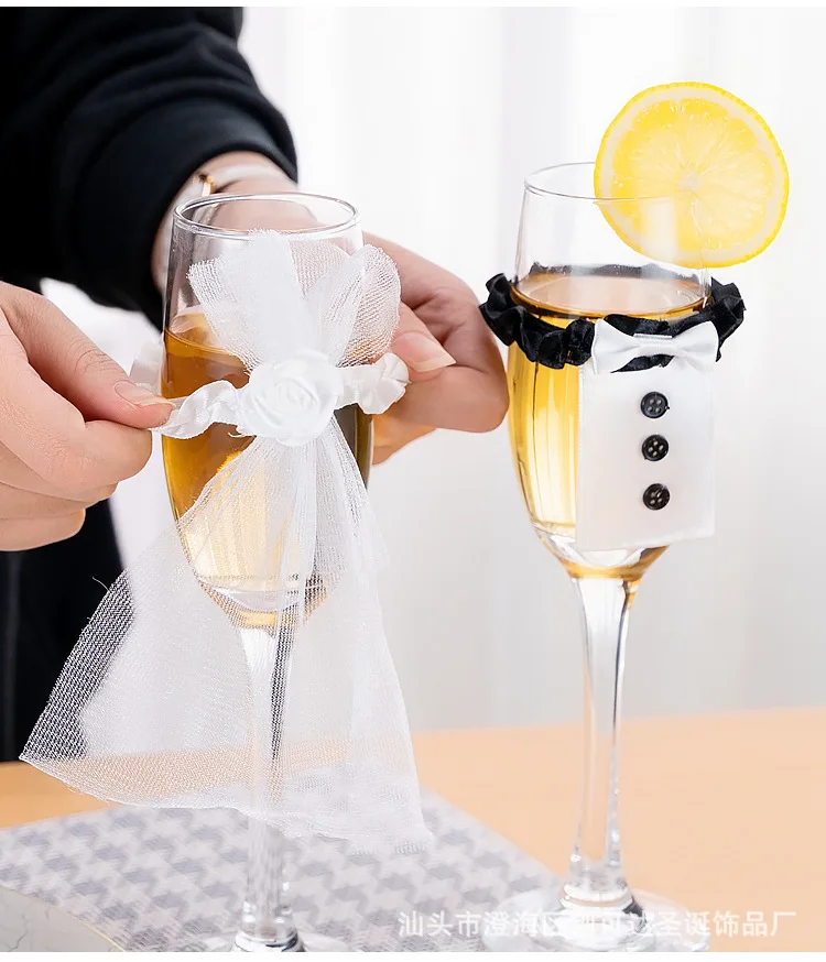2Pcs Marriage Bride And Groom Wine Cups Wraps Champagne Glass Bottles Cover Wedding Table Decoration Bachelorette Party Decor
2Pcs Marriage Bride And Groom Wine Cups Wraps Champagne Glass Bottles Cover Wedding Table Decoration Bachelorette Party Decor