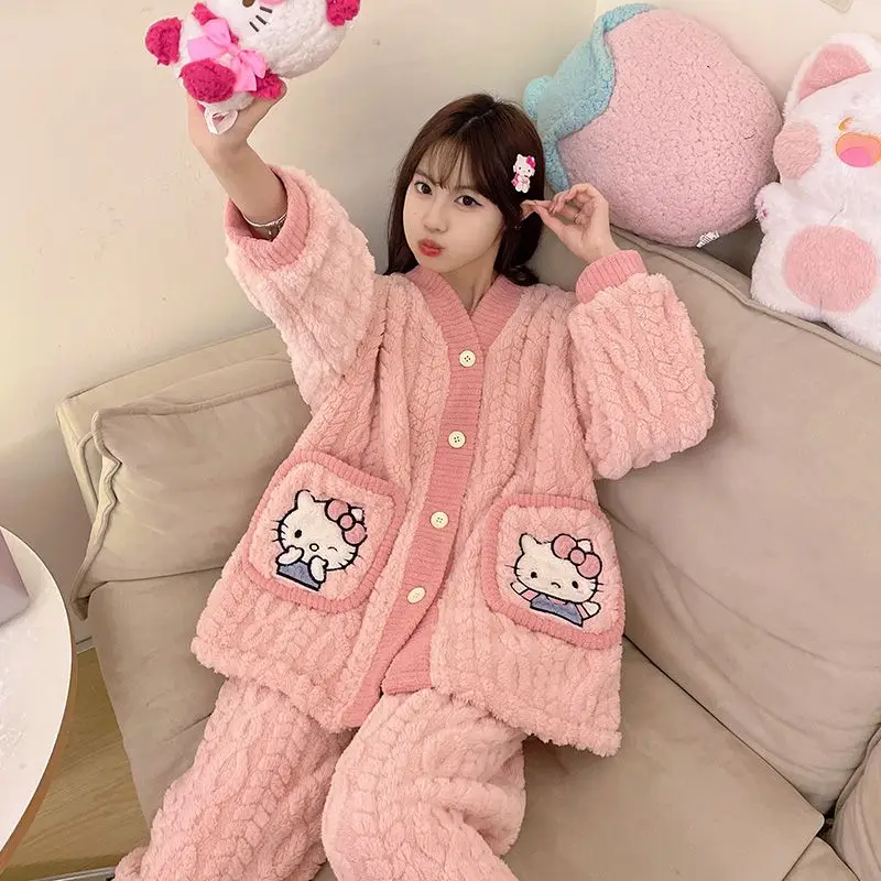 Sanrio Коралловая бархатная Пижама зимняя Hellokitty Mymelody Kuromi Cinnamoroll фланелевая теплая одежда для дома в стиле принцессы
Sanrio Коралловая бархатная Пижама зимняя Hellokitty Mymelody Kuromi Cinnamoroll фланелевая теплая одежда для дома в стиле принцессы