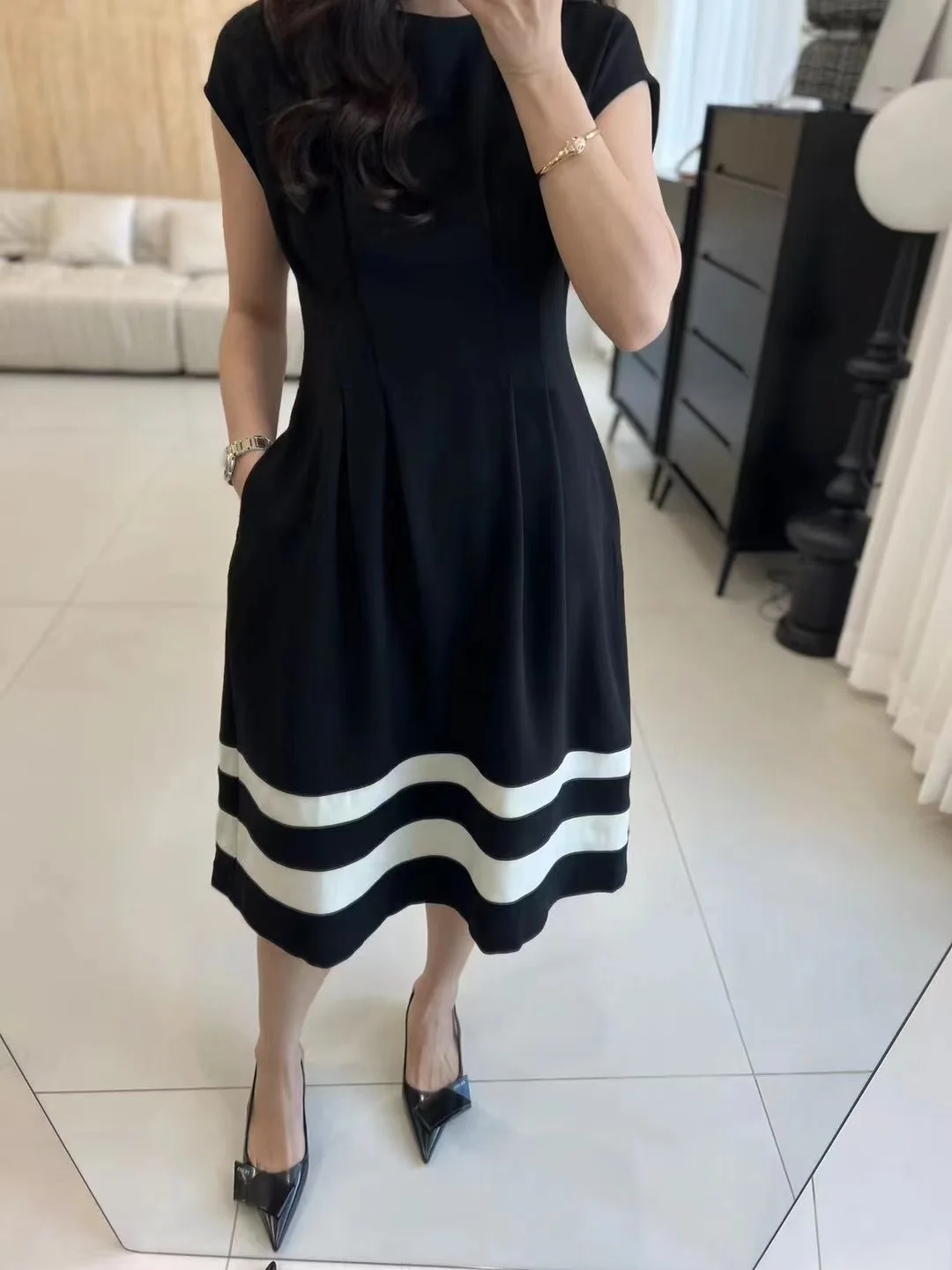 2023 Spring/Summer Fashion New Women's Clothing Black and White Color Block Sleeveless round Neck Dress 0730 
2023 Spring/Summer Fashion New Women's Clothing Black and White Color Block Sleeveless round Neck Dress 0730