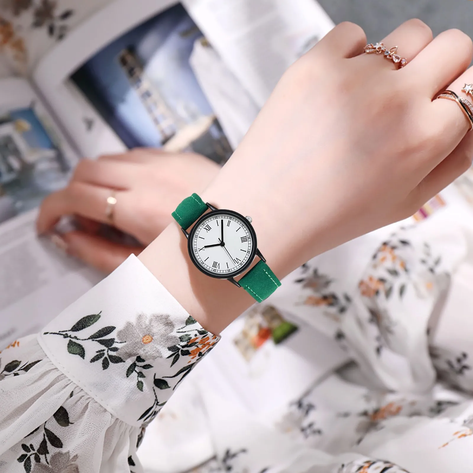 Fashion Women's Watch Classic Roman Numeral Disc Quartz Analog Wristwatch Casual Versatile Ladies Decoration Teen Girls
Fashion Women's Watch Classic Roman Numeral Disc Quartz Analog Wristwatch Casual Versatile Ladies Decoration Teen Girls