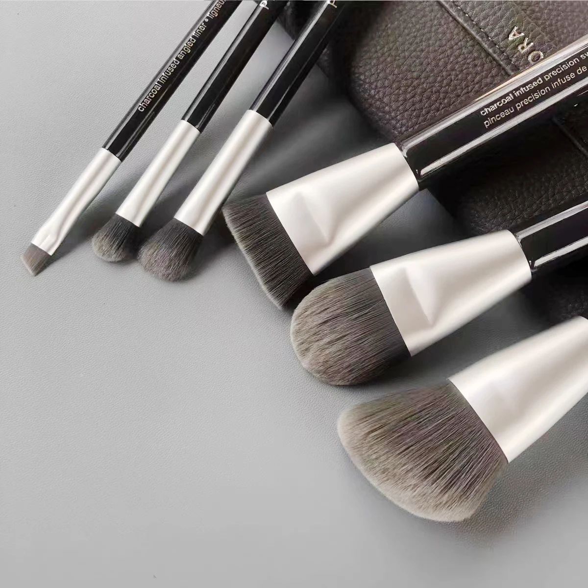 Deluxe Charcoal Antibacterial Makeup Brushes Set - 6Pcs Antibacterial Synthetic Hair kit Beauty Cosmetics Brushes Blending Tools
Deluxe Charcoal Antibacterial Makeup Brushes Set - 6Pcs Antibacterial Synthetic Hair kit Beauty Cosmetics Brushes Blending Tools