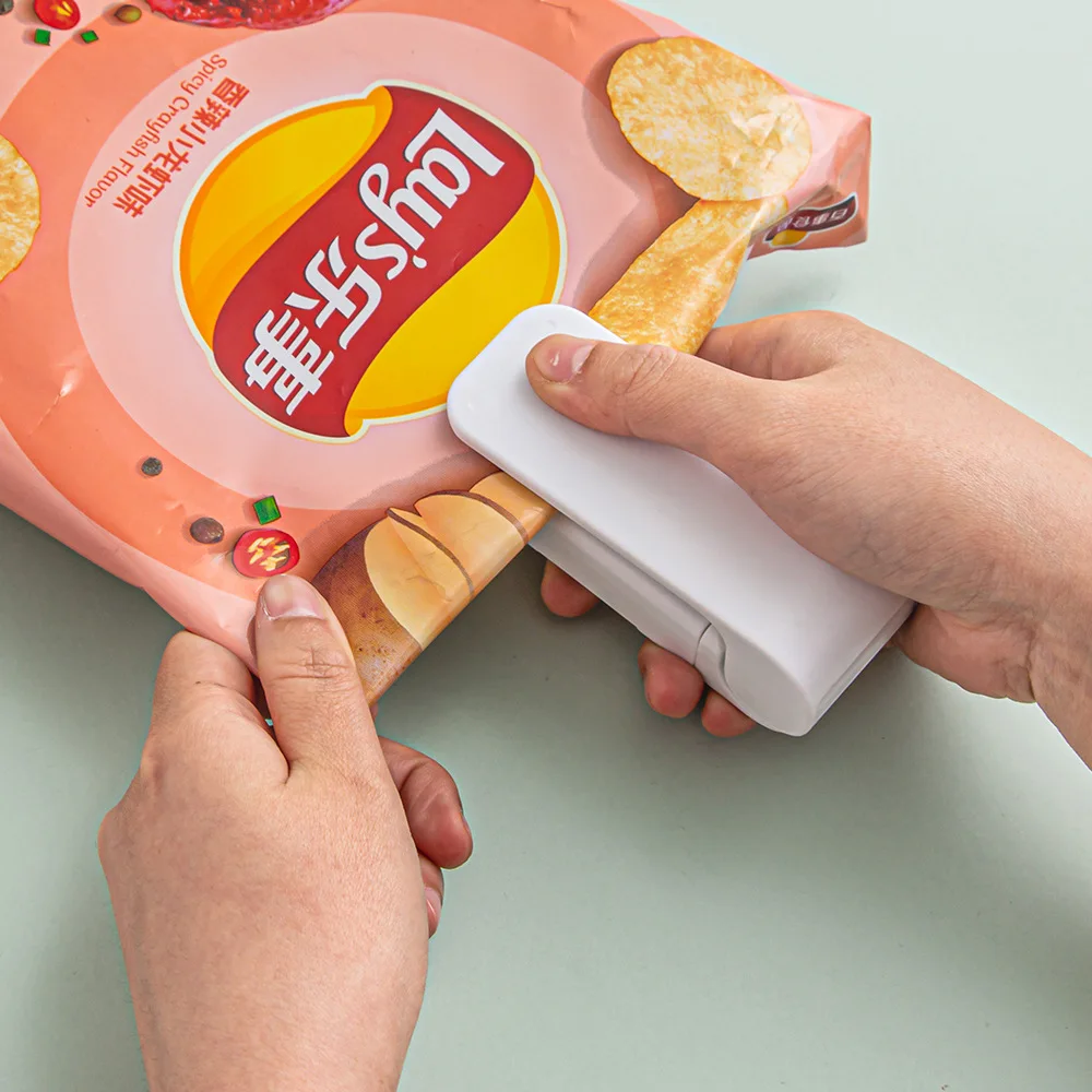 Mini Plastic Bag Sealer Heat Packaging sealing machine Portable Sealer Packing Seal for Food Snack Close Bags Kitchen Gadgets
Mini Plastic Bag Sealer Heat Packaging sealing machine Portable Sealer Packing Seal for Food Snack Close Bags Kitchen Gadgets