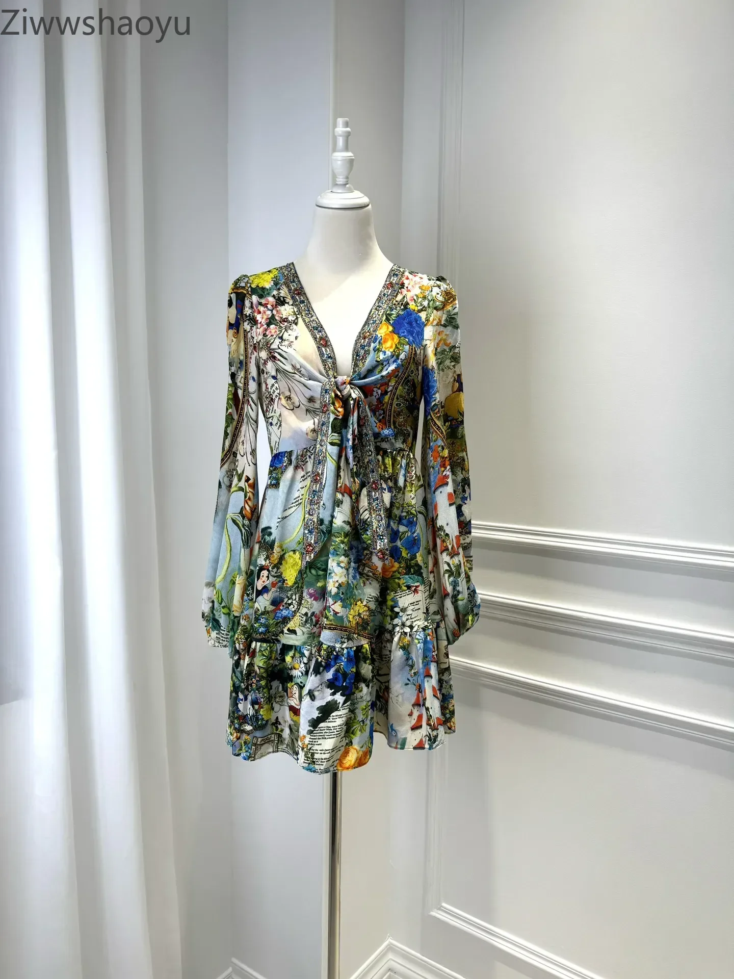 Женское модельное дизайнерское шелковое платье, повседневное мини-платье высокого качества с цветочным принтом, V-образным вырезом и длинным рукавом, осень
Женское модельное дизайнерское шелковое платье, повседневное мини-платье высокого качества с цветочным принтом, V-образным вырезом и длинным рукавом, осень