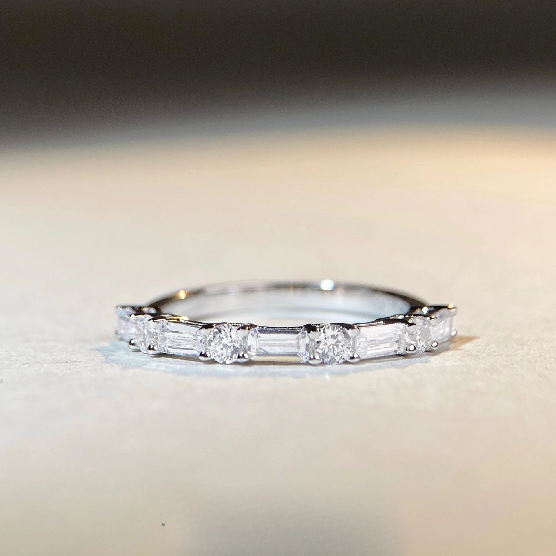 925 Silver Pairing Simple and Versatile Instagram Style Stacked Small Diamond Ring Ladder Square Emerald Wedding Jewelry
925 Silver Pairing Simple and Versatile Instagram Style Stacked Small Diamond Ring Ladder Square Emerald Wedding Jewelry