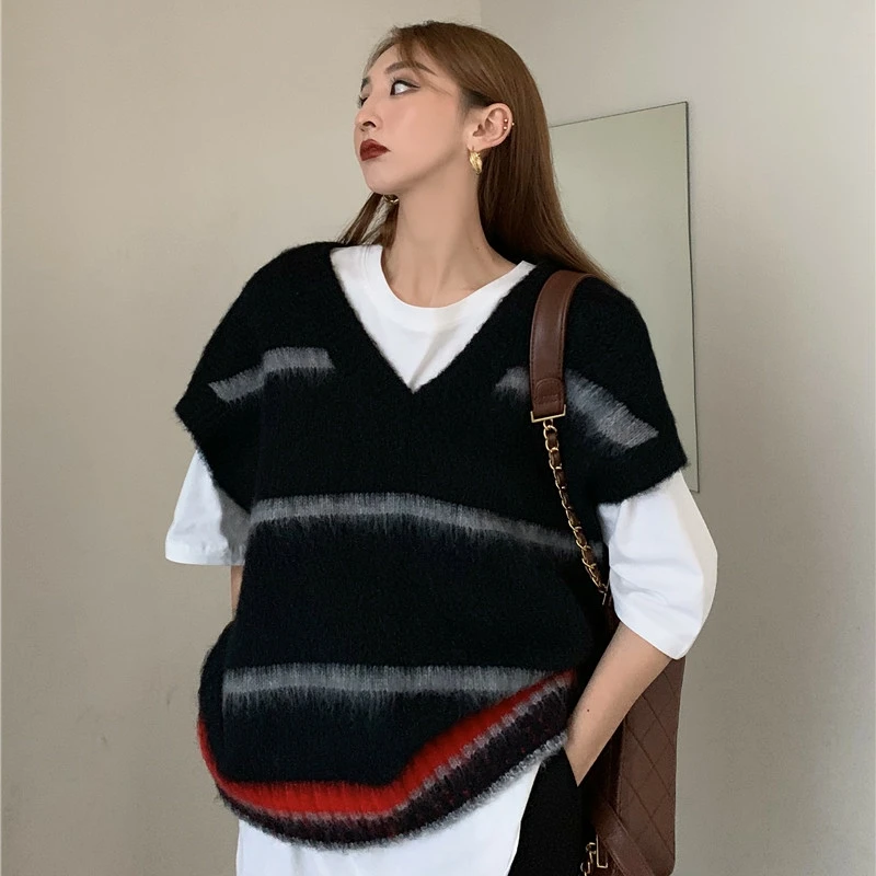 Black Vintage Mohair Sweater Vest Women Indie Aesthetics Striped Fashion Sweater Vest 2023 New Spring Autumn Warm Loose Casual
Black Vintage Mohair Sweater Vest Women Indie Aesthetics Striped Fashion Sweater Vest 2023 New Spring Autumn Warm Loose Casual