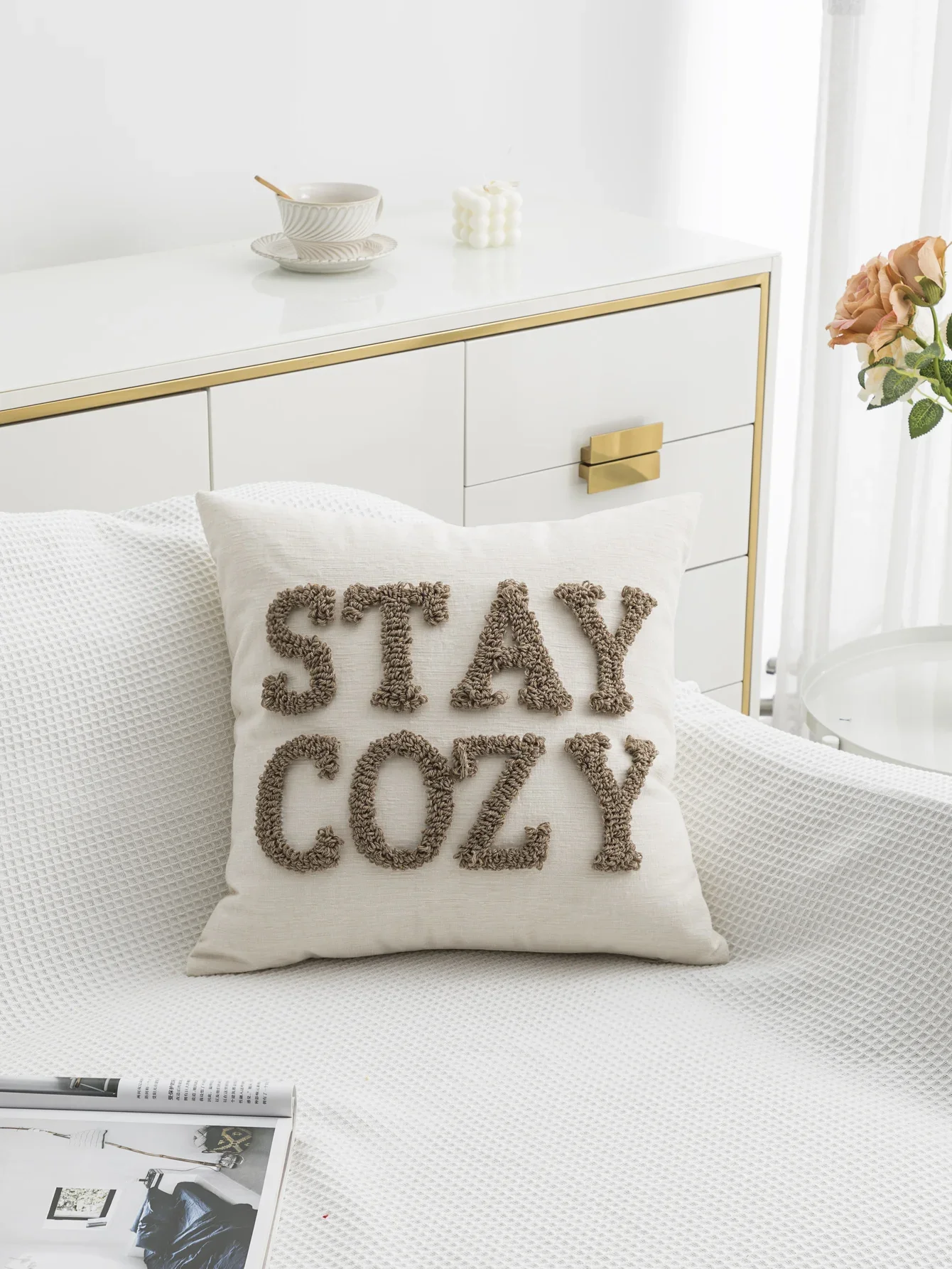 A Brown Letter Pillowcase Set with Nordic Modern Wind Loop Velvet Technology Used for Christmas Decoration Sofa Indoor Bedroom
A Brown Letter Pillowcase Set with Nordic Modern Wind Loop Velvet Technology Used for Christmas Decoration Sofa Indoor Bedroom
