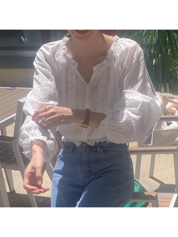 2023 Summer Vintage French Style Lace Patchwork Flare Sleeve Shirts Spring Women's Long Sleeve Loose Blouses Tops Female Clothes
2023 Summer Vintage French Style Lace Patchwork Flare Sleeve Shirts Spring Women's Long Sleeve Loose Blouses Tops Female Clothes