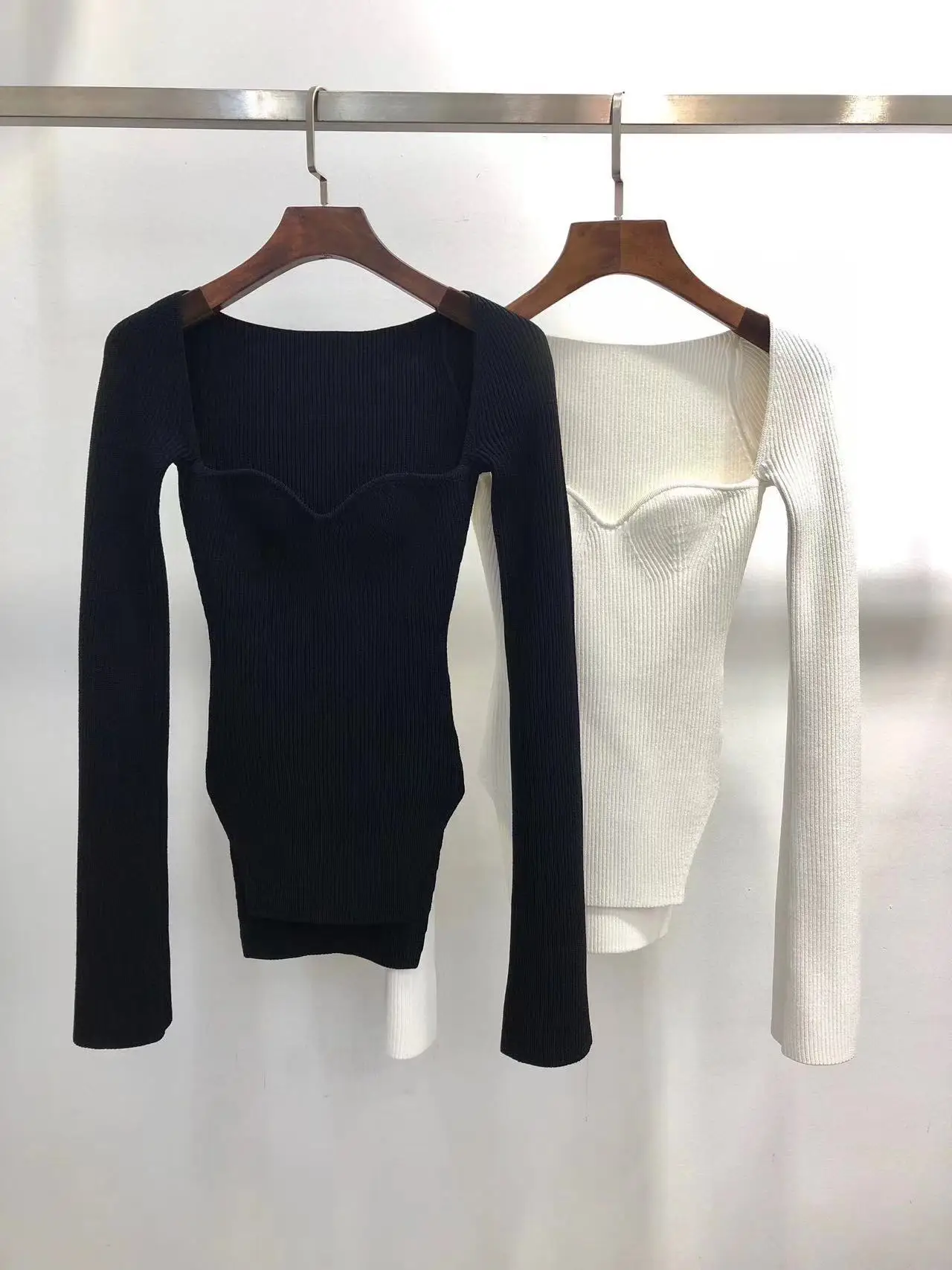 High Quality Runway Design Sweater Women 2023 Sprint Knitted Solid Femme Pullover Slim Vintage Sweater
High Quality Runway Design Sweater Women 2023 Sprint Knitted Solid Femme Pullover Slim Vintage Sweater