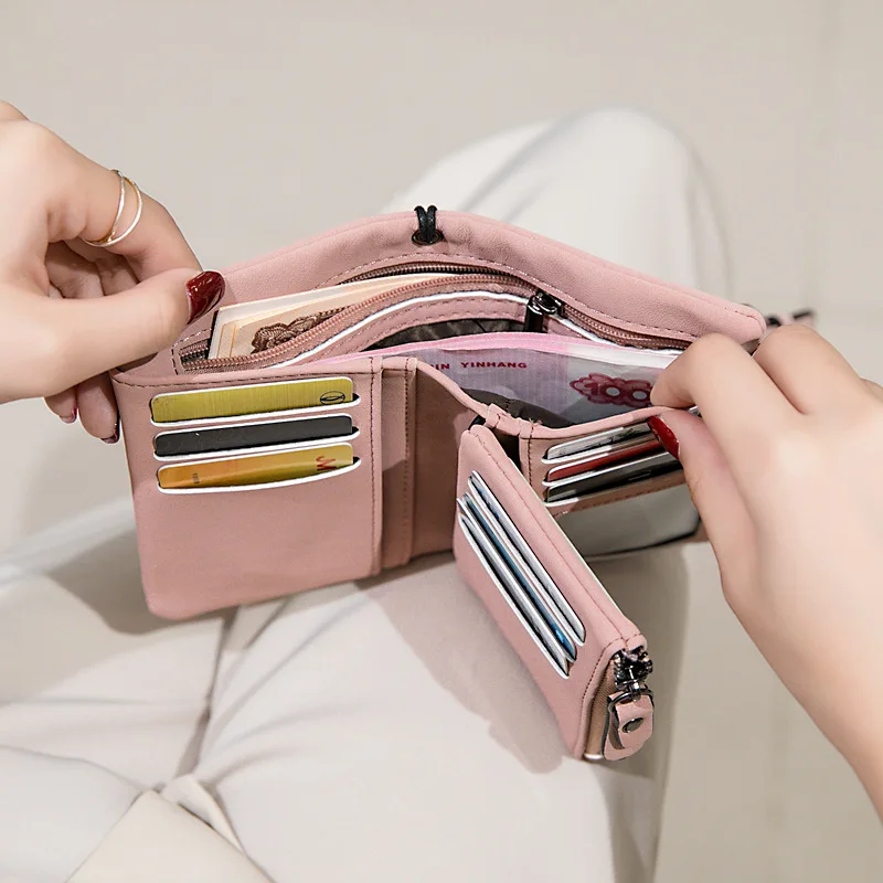 Short Purse Fold Women Wallets Multifunction Drawstring Nubuck Leather Zipper Wallet with Wrist Strap Ladies Carteras Para Mujer
Short Purse Fold Women Wallets Multifunction Drawstring Nubuck Leather Zipper Wallet with Wrist Strap Ladies Carteras Para Mujer