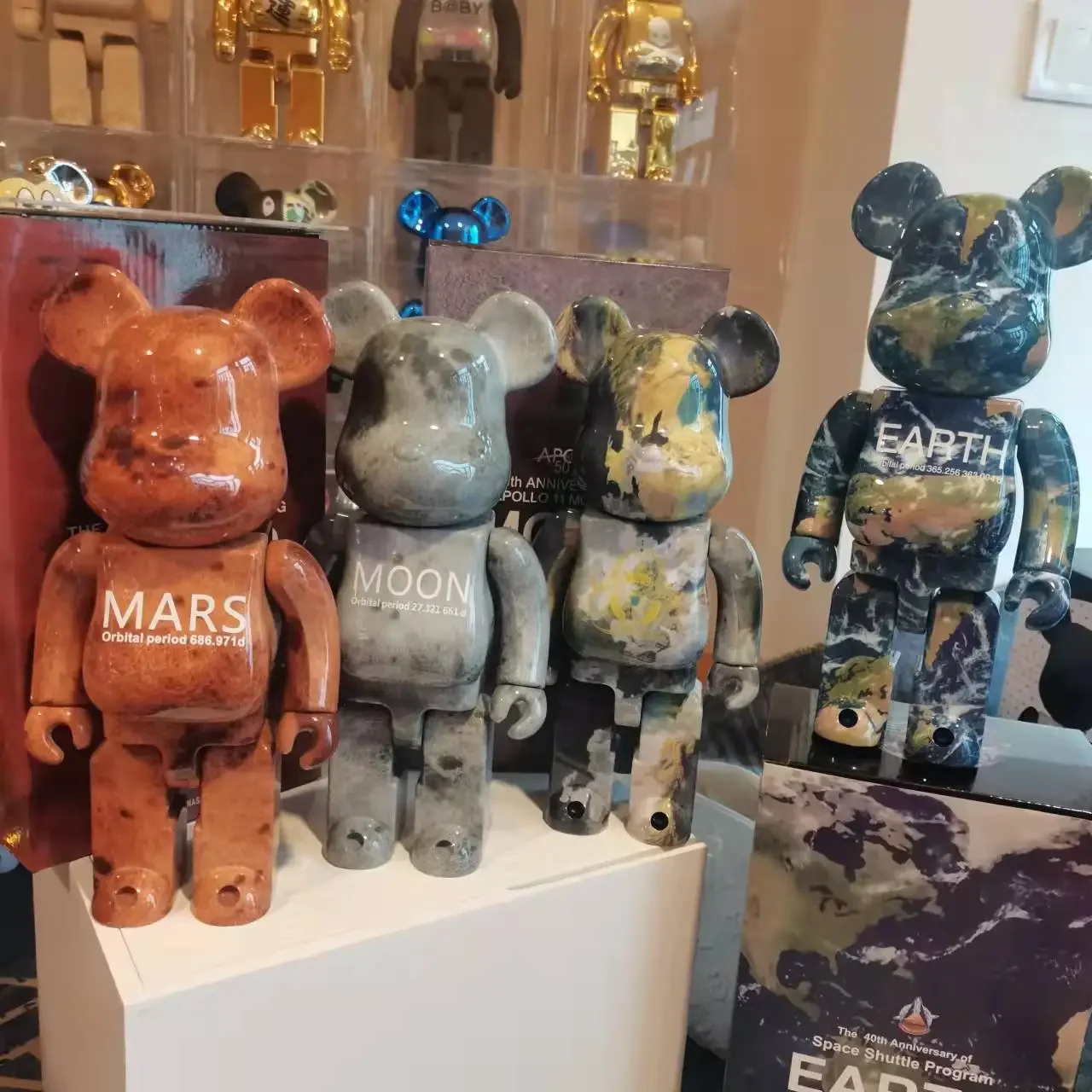 Planet series theme 400% violent bear brick decoration, living room and office desk decoration, fashionable decoration
Planet series theme 400% violent bear brick decoration, living room and office desk decoration, fashionable decoration
