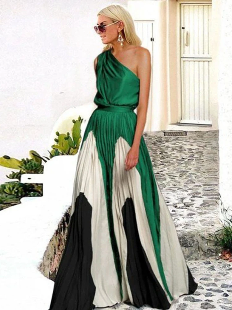 Женское летнее платье с открытыми плечами и высокой талией
Женское летнее платье с открытыми плечами и высокой талией