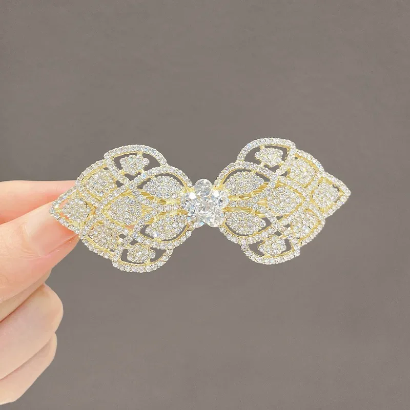 2024 French Elegant Diamond Hollow Bow Women's Hair Clip Fashion Girl Noble and Elegant Half Tie Hair Jewelry Spring Clip
2024 French Elegant Diamond Hollow Bow Women's Hair Clip Fashion Girl Noble and Elegant Half Tie Hair Jewelry Spring Clip