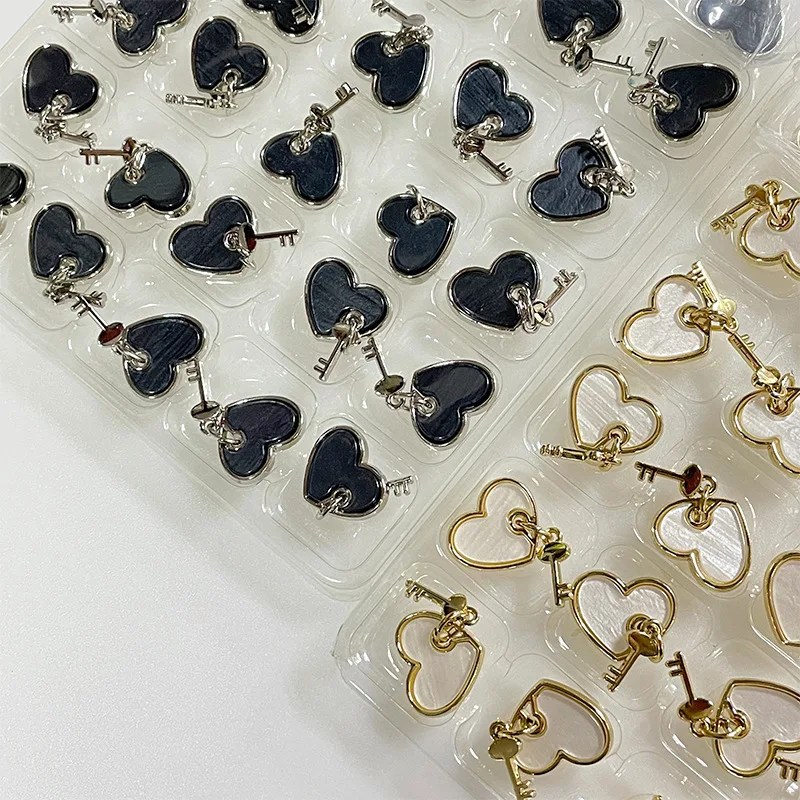 Fashion 5Pcs Heart Shaped Chain Metal Key Coat Embellishments for Clothing Sewing Accessories 18MM 23MM
Fashion 5Pcs Heart Shaped Chain Metal Key Coat Embellishments for Clothing Sewing Accessories 18MM 23MM