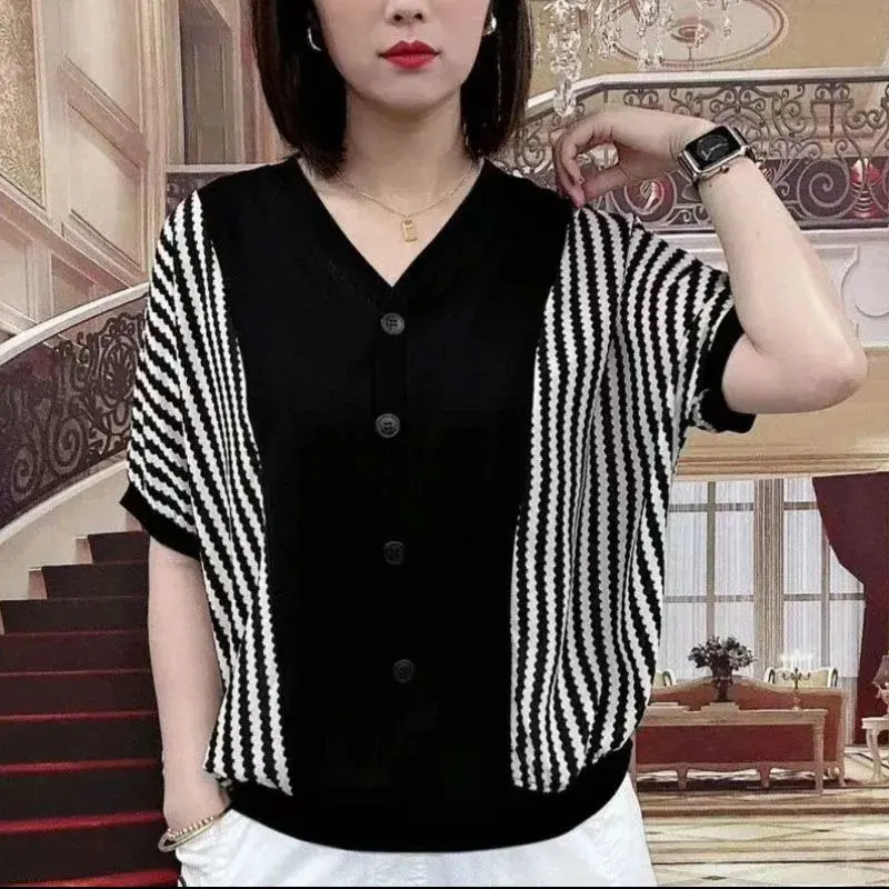 

Стильная блузка с рукавом летучая мышь, летняя Свободная Женская одежда в стиле ретро, Корейская Повседневная однобортная рубашка с V-образным вырезом