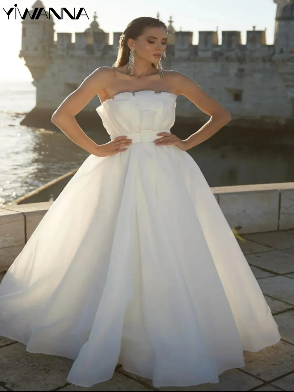 Платье Свадебное без рукавов, с открытой спиной, без бретелек
Платье Свадебное без рукавов, с открытой спиной, без бретелек