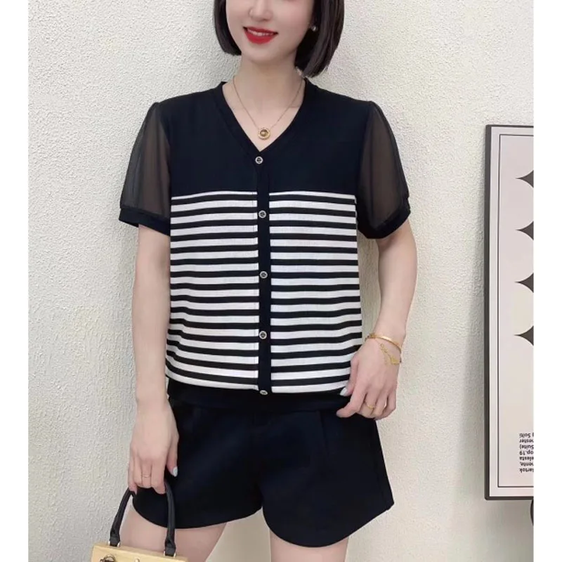 

New Women's Summer Contrast Color Stripe V-Neck Button Spliced Gauze Short Sleeve Fashion Loose Casual Versatile T-shirt Tops