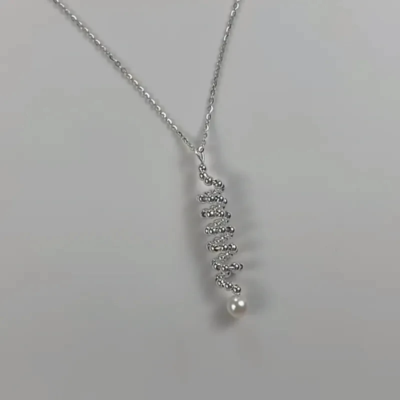 Handmade Spiral Pearl Pendant Necklace with Exquisite Luxury Temperament Personality Unique Niche Collarbone Chain Accessories
Handmade Spiral Pearl Pendant Necklace with Exquisite Luxury Temperament Personality Unique Niche Collarbone Chain Accessories