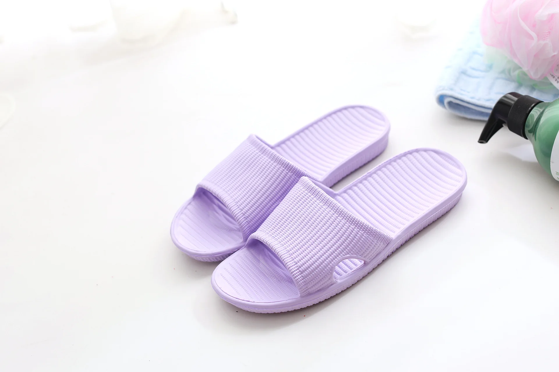 L44 bathroom non-slip slippers for women summer indoor home eva soft soles with a sense of stepping on shit new household slippe
L44 bathroom non-slip slippers for women summer indoor home eva soft soles with a sense of stepping on shit new household slippe
