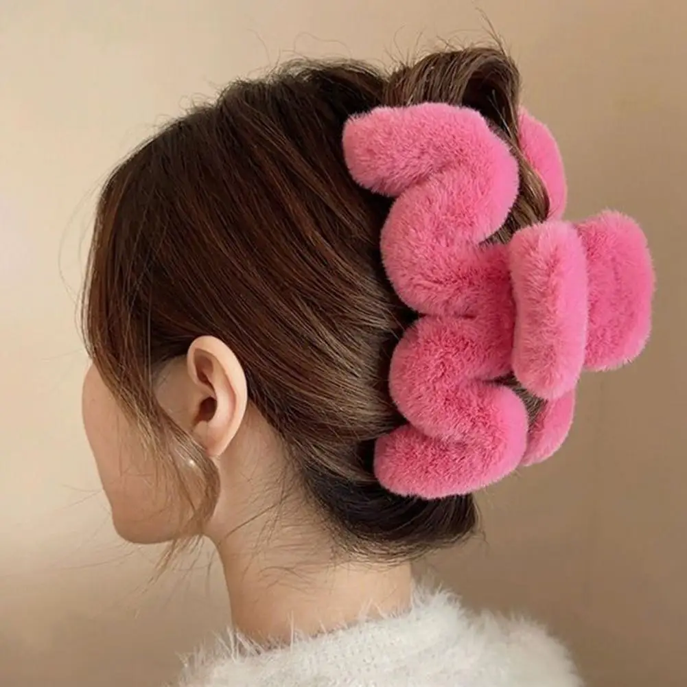 Hair Accessory Soft Fluffy Plush Women's Hair Claw with Anti-slip Grip Lightweight Portable Design for Hair Organization Plush
Hair Accessory Soft Fluffy Plush Women's Hair Claw with Anti-slip Grip Lightweight Portable Design for Hair Organization Plush