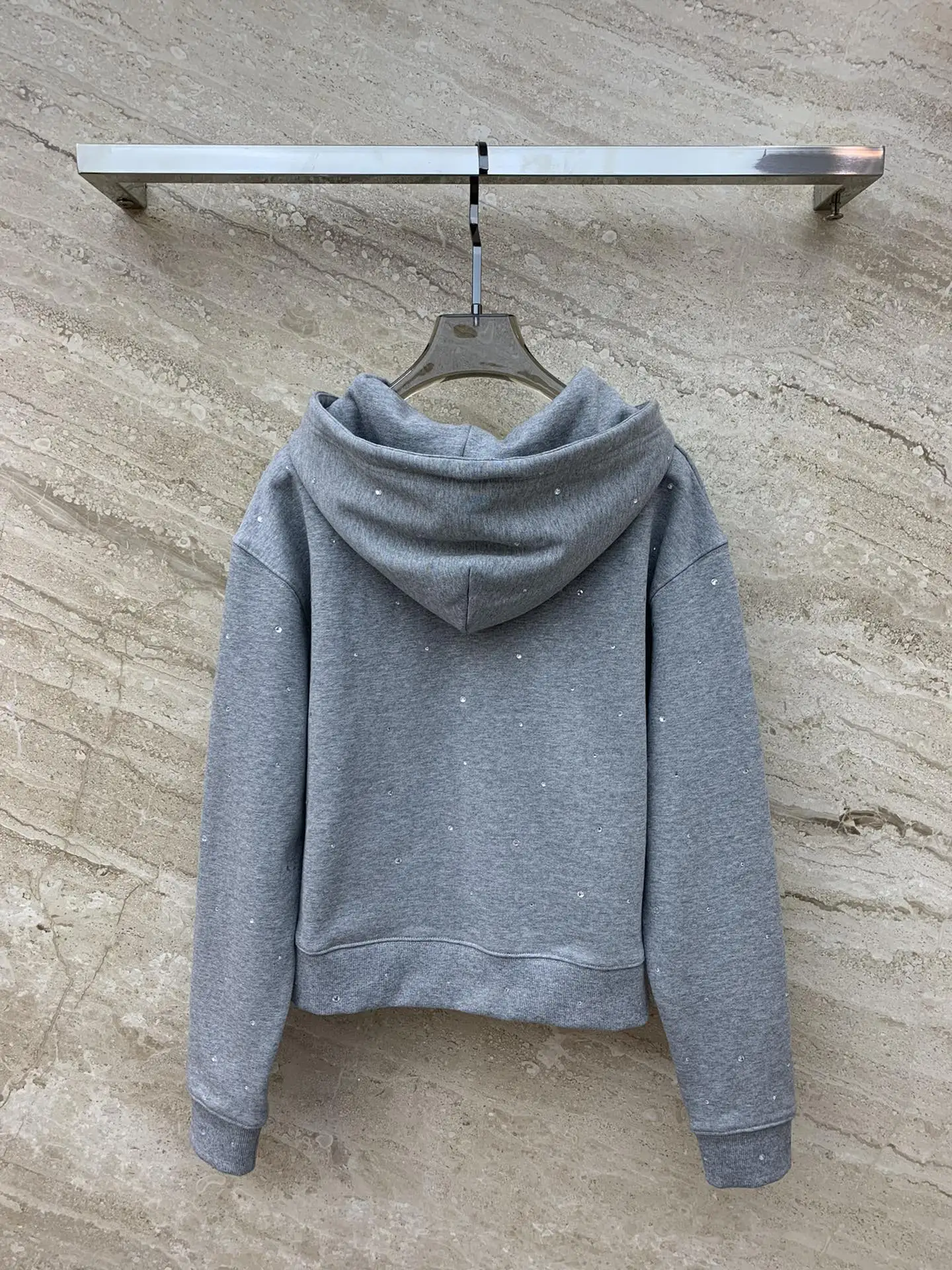 13-2024 Spring And Summer New Letter Patch Embroidered Hot Diamond Hoodie
13-2024 Spring And Summer New Letter Patch Embroidered Hot Diamond Hoodie