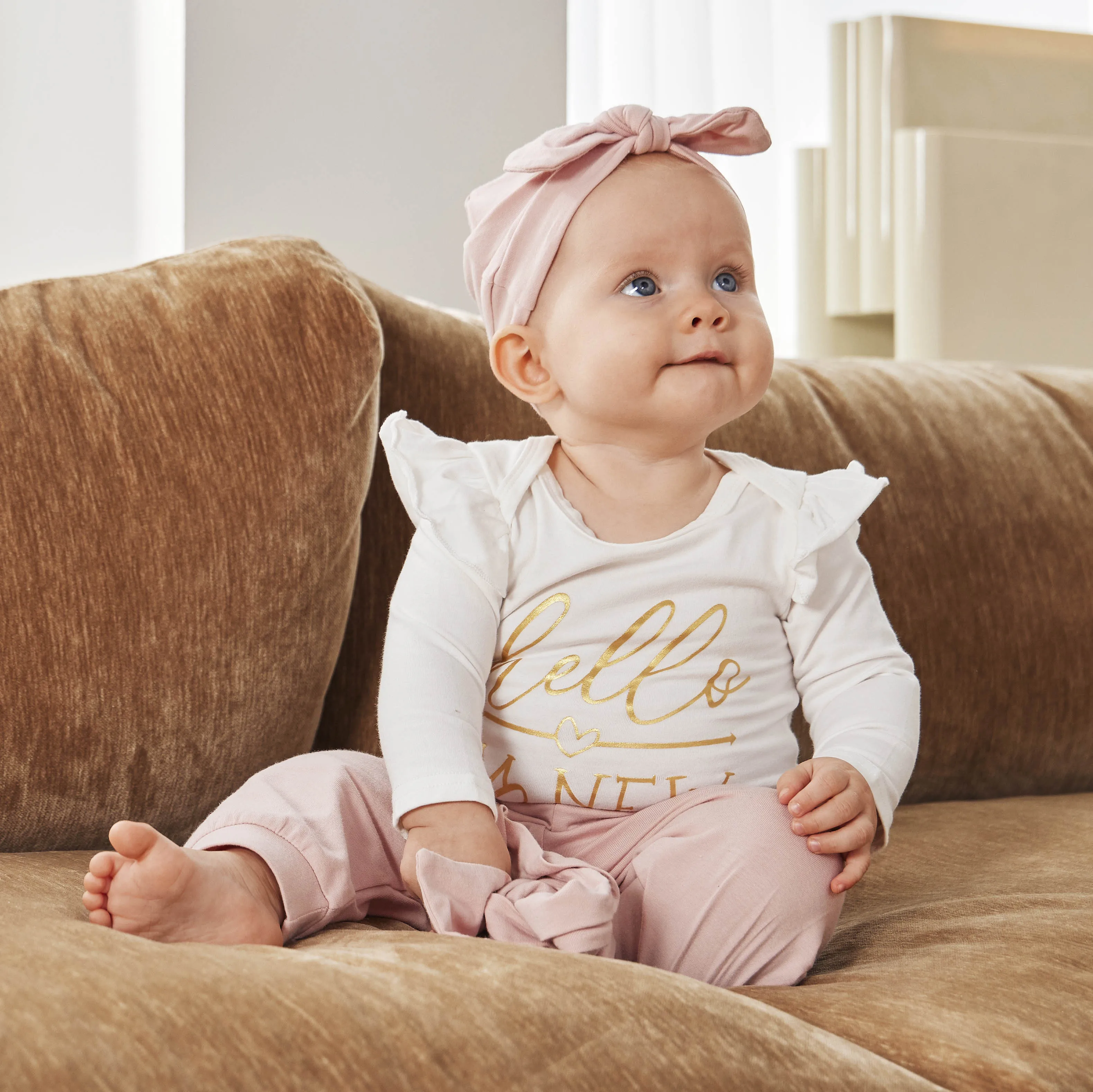 Synpos Spring Baby Girls Printed Bodysuit + Floral Pants + Hat + Hairband Autumn Infant Girls Casual Suit Sets 4 pcs 0-18 Months
Synpos Spring Baby Girls Printed Bodysuit + Floral Pants + Hat + Hairband Autumn Infant Girls Casual Suit Sets 4 pcs 0-18 Months