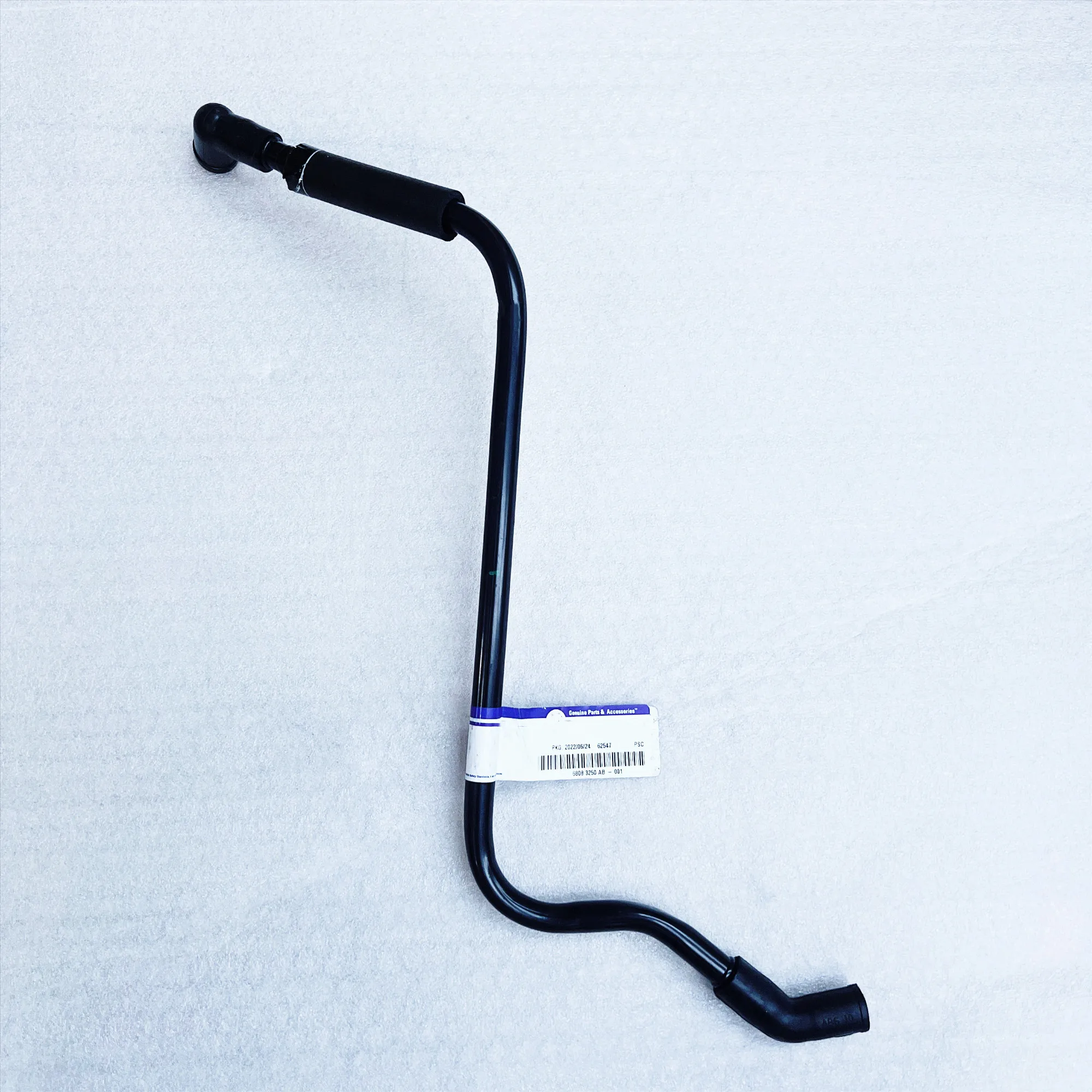New Original PCV Valve Hose, Crankcase Ventilation Hose 6808250AB, Suitable For: Wrangler, RAM1500 pickup, 2011-2023
New Original PCV Valve Hose, Crankcase Ventilation Hose 6808250AB, Suitable For: Wrangler, RAM1500 pickup, 2011-2023