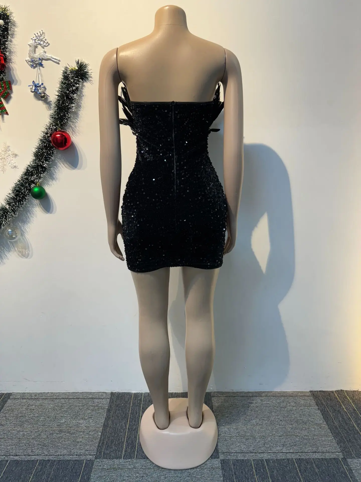 Woemn Dress Short Dresses Sexy Slim Fit Strapless Sleeveless Deep V Neck Sequin Feather Hip Wrap Elegant Splice Party Vestidos Woemn Dress Short Dresses Sexy Slim Fit Strapless Sleeveless Deep V Neck Sequin Feather Hip Wrap Elegant Splice Party Vestidos