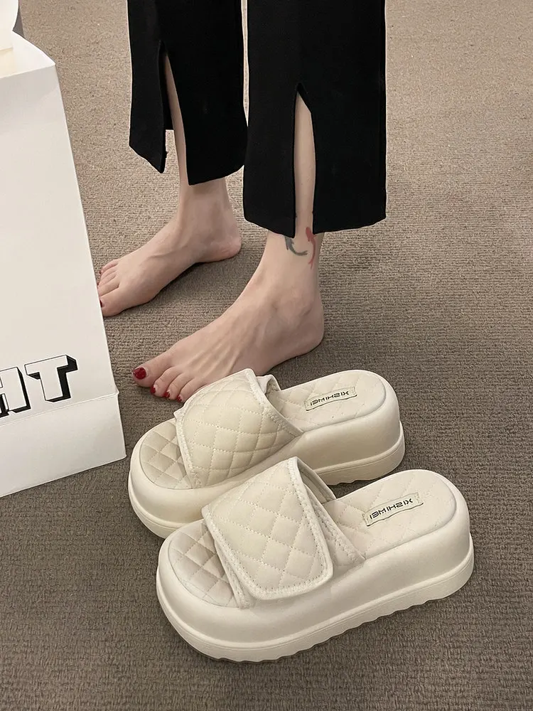 Домашние тапочки, обувь на плоской платформе, женские слиперы, женская обувь на каблуке, модель 2023 года, мягкая обувь в римском стиле из искусственной кожи на липучке, женские Тапочки
Домашние тапочки, обувь на плоской платформе, женские слиперы, женская обувь на каблуке, модель 2023 года, мягкая обувь в римском стиле из искусственной кожи на липучке, женские Тапочки