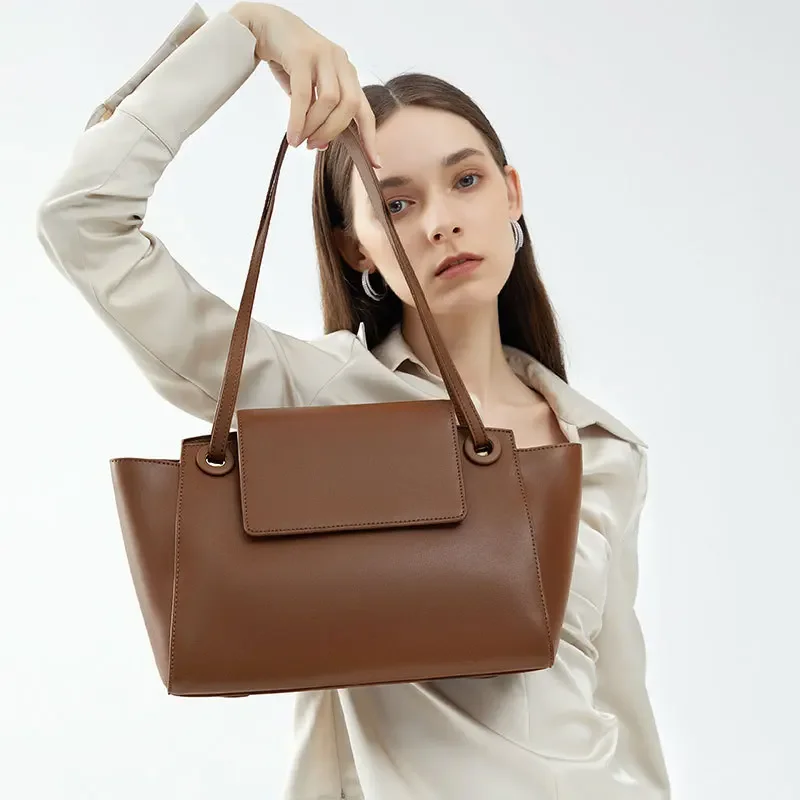 2024 New Genuine Leather Simple Commuting Large Capacity Wing Bag Single Shoulder Handbag
2024 New Genuine Leather Simple Commuting Large Capacity Wing Bag Single Shoulder Handbag