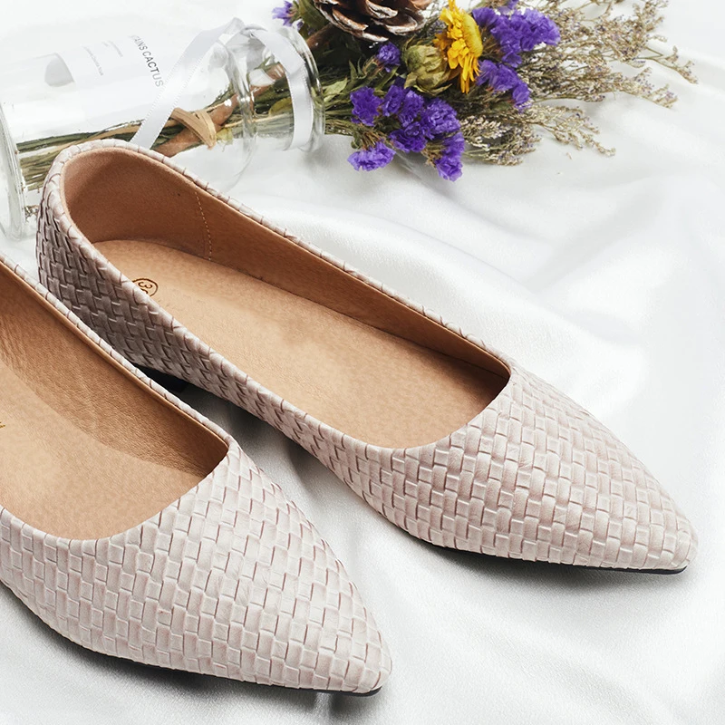 New Fashion Flats for Women Single Shoes Pointed toe Lady Shoes Elegant Brand Woman Ballets Flats Plus Size 42 YX4580
New Fashion Flats for Women Single Shoes Pointed toe Lady Shoes Elegant Brand Woman Ballets Flats Plus Size 42 YX4580