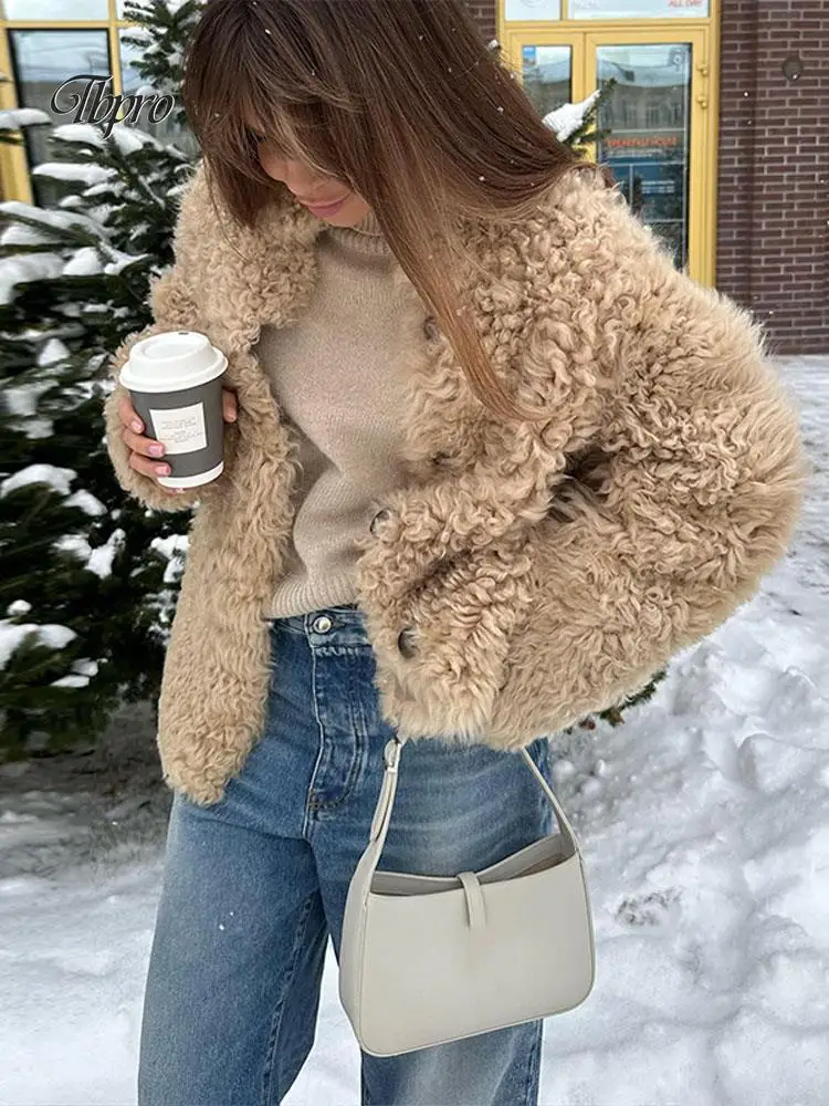 2023 Winter Thicken Warm Lambwool Coats Fashion Round Collar Single Bresated Women Solid Jacket Causal Loose Office Lady Outwear
2023 Winter Thicken Warm Lambwool Coats Fashion Round Collar Single Bresated Women Solid Jacket Causal Loose Office Lady Outwear