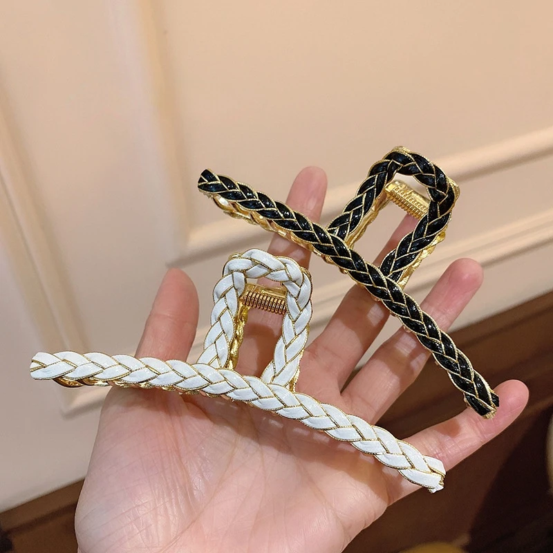 South Korea's Dongdaemun Retro Woven Large Grab Clip Ins Metal Back Head Hair Catch Small Fragrance Shark Hairpin Female
South Korea's Dongdaemun Retro Woven Large Grab Clip Ins Metal Back Head Hair Catch Small Fragrance Shark Hairpin Female