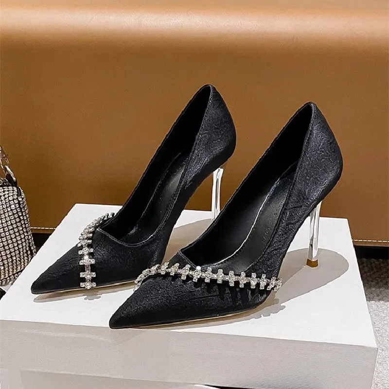 Spring and Summer New Pointed Shallow Mouth Water Diamond Chain Single Shoes Thin High Heels Banquet Dress Versatile Women Shoes
Spring and Summer New Pointed Shallow Mouth Water Diamond Chain Single Shoes Thin High Heels Banquet Dress Versatile Women Shoes