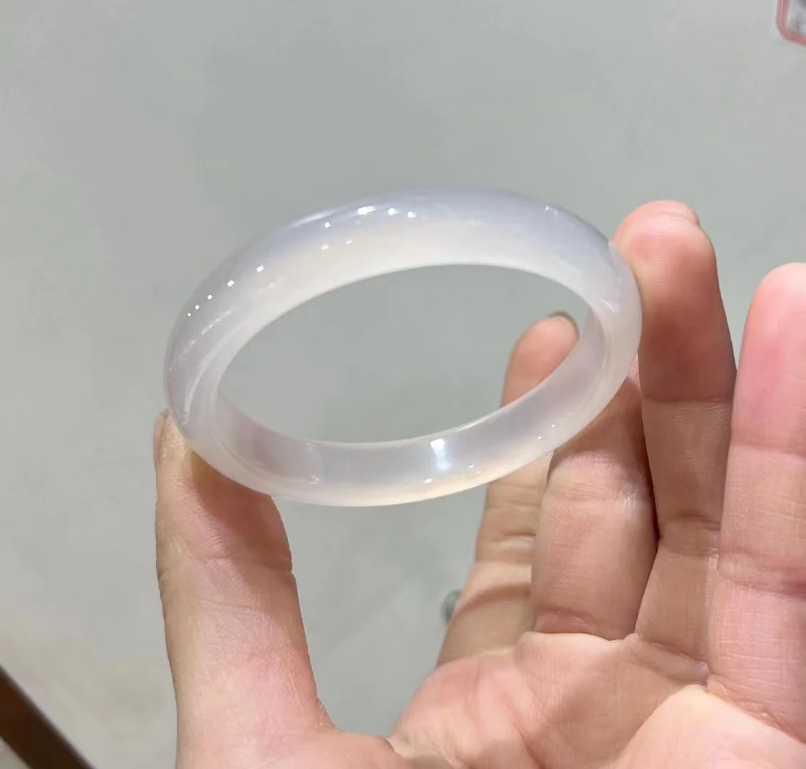 High Ice Jade Bangle Natural Pure White Chalcedony Bangle Exquisite High-end Jewelry Bracelet Decorative Accessories Crafts
High Ice Jade Bangle Natural Pure White Chalcedony Bangle Exquisite High-end Jewelry Bracelet Decorative Accessories Crafts