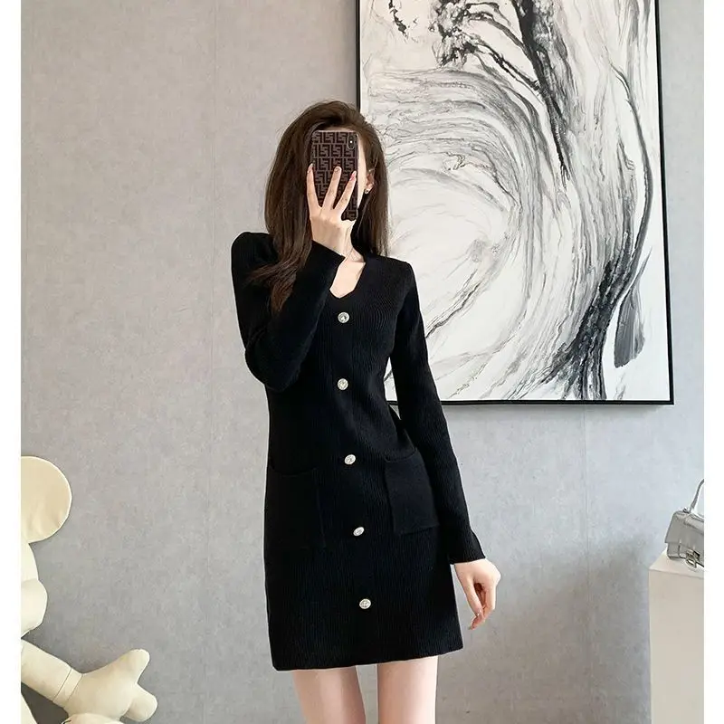 2023 Spring New Fashion Women's Knitted Elegant Vintage Dress V-Neck Color Matching Waist Shrinking B711
2023 Spring New Fashion Women's Knitted Elegant Vintage Dress V-Neck Color Matching Waist Shrinking B711