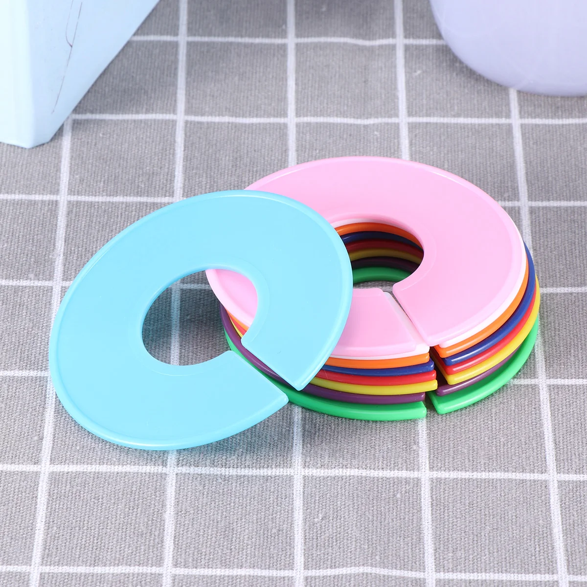 18pcs Plastic Clothing Size Circle Size Dispaly Circle for Store Market Shopping Mall (White, Yellow, Red, Green, Blue, Light
18pcs Plastic Clothing Size Circle Size Dispaly Circle for Store Market Shopping Mall (White, Yellow, Red, Green, Blue, Light