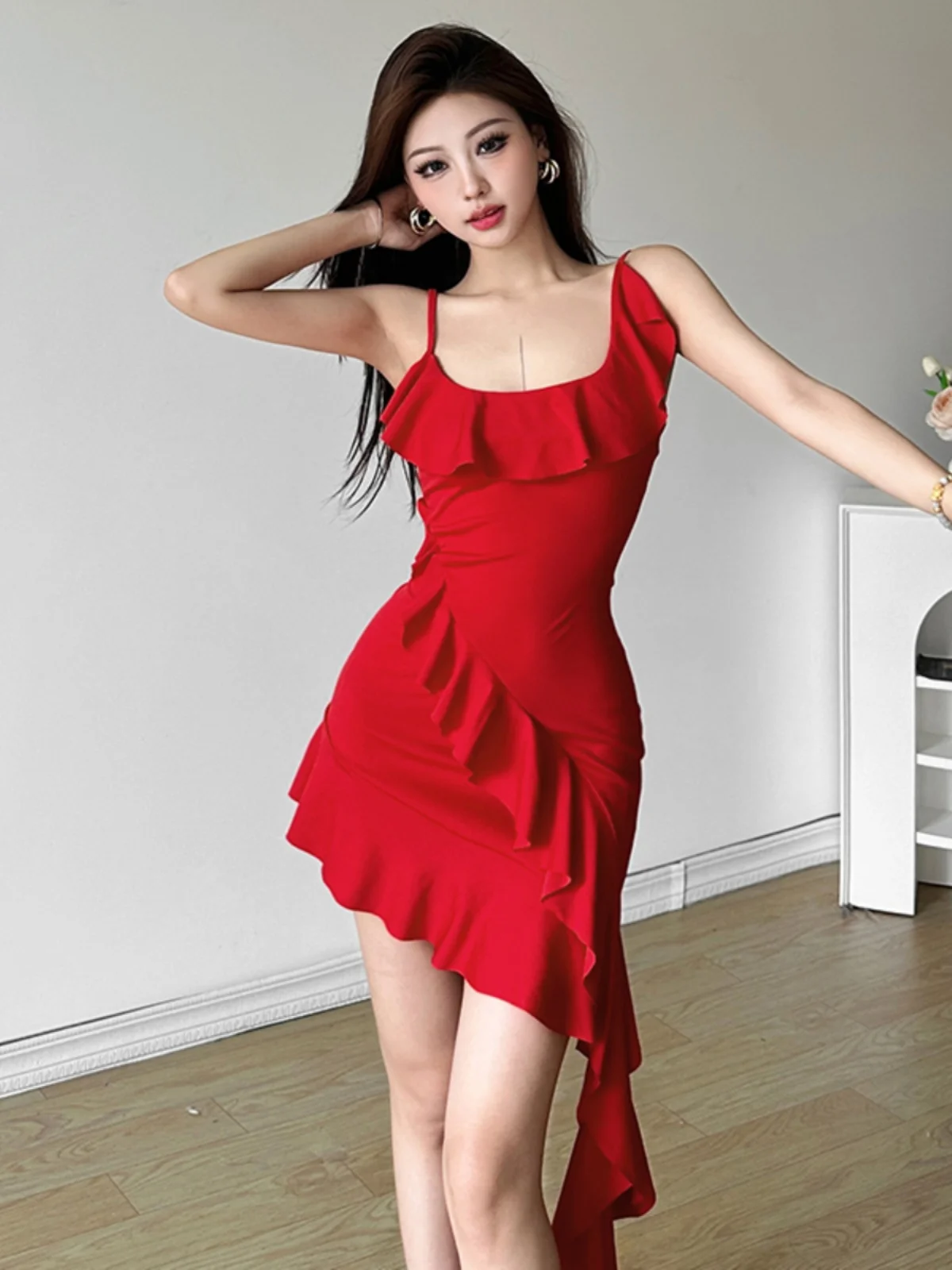 

Pure Desire Spicy Girl Ruffle Edge Spliced Irregular Slimming Dress With Sleeveless And Unique Short Skirt For Women