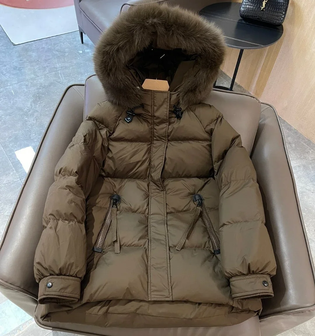 Women Winter Down Jacket High Quality Raccoon Fur Collar Hooded Down Jacket Mid-length 90 White Duck Down Mara Down Jacket 2023
Women Winter Down Jacket High Quality Raccoon Fur Collar Hooded Down Jacket Mid-length 90 White Duck Down Mara Down Jacket 2023