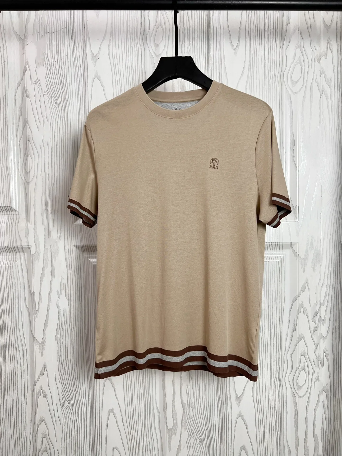 2024 SIJITONGDA Shirt silk men 2024 summer new short sleeve breathable thin embroidery quality big size s-XL
2024 SIJITONGDA Shirt silk men 2024 summer new short sleeve breathable thin embroidery quality big size s-XL