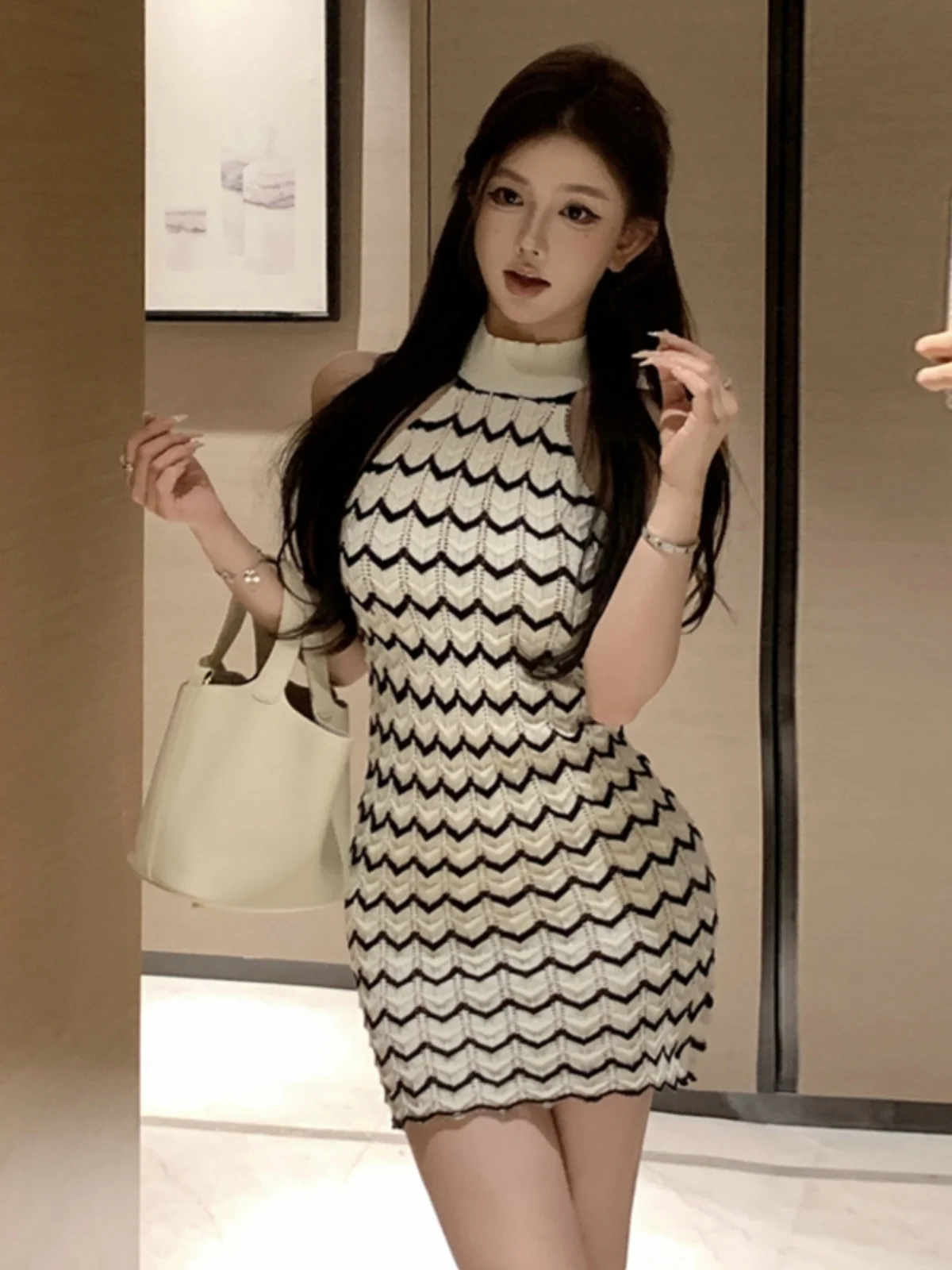 Harajpoo Contrast Wave Pattern Hanging Neck Knitted Dress French Spicy Girl Fashion Waist Wrap Slim Short Vestidos Trendy
Harajpoo Contrast Wave Pattern Hanging Neck Knitted Dress French Spicy Girl Fashion Waist Wrap Slim Short Vestidos Trendy