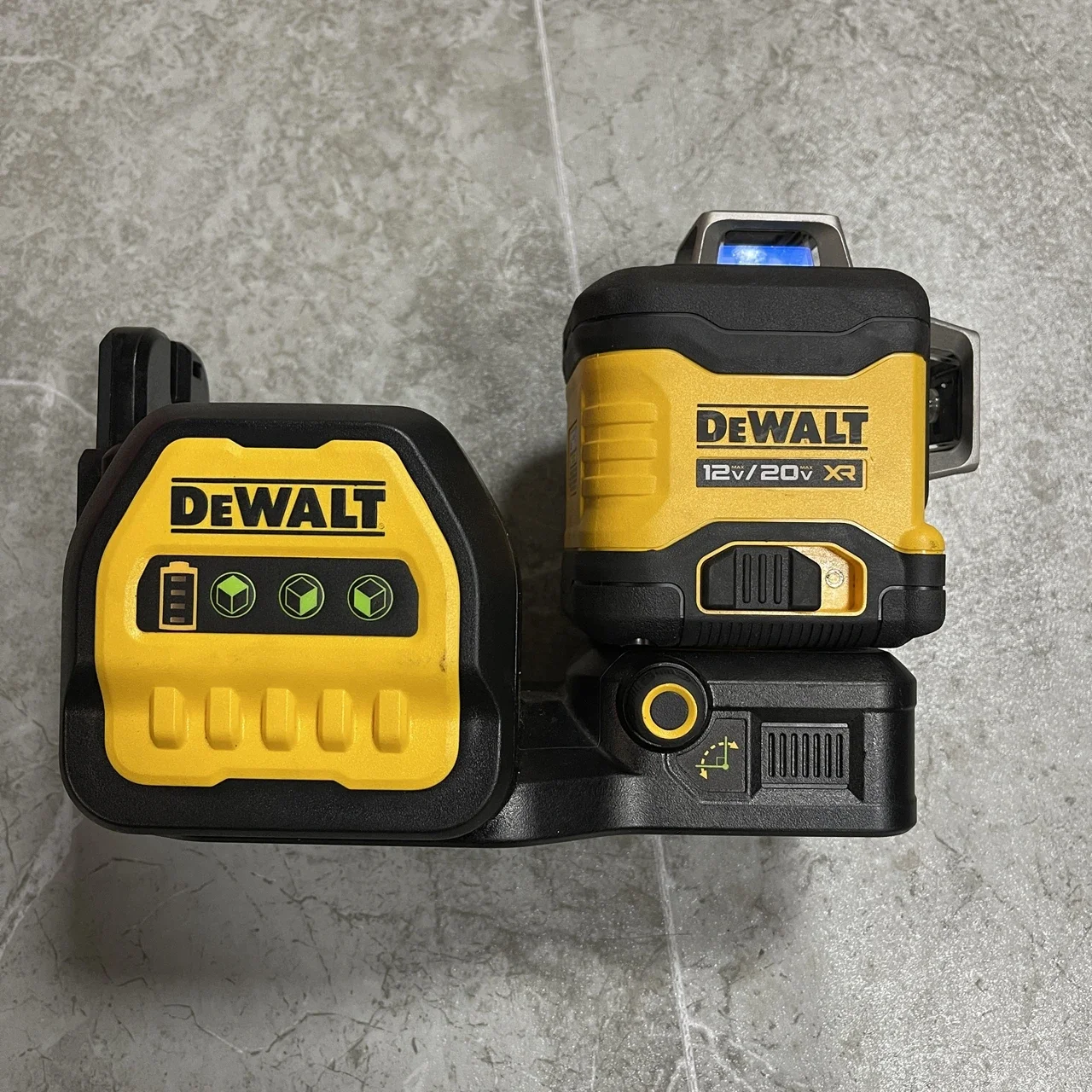 DEWALT DCE089G18 12v/18v 3X360 Degree Green Cross Line Laser body only second-hand 
DEWALT DCE089G18 12v/18v 3X360 Degree Green Cross Line Laser body only second-hand