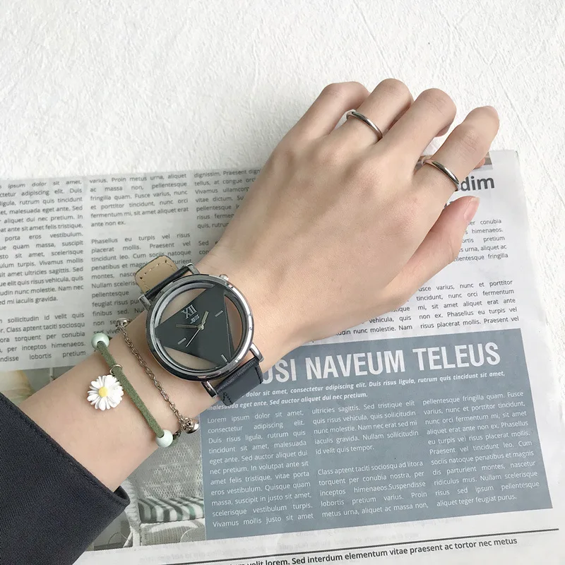 Fashion Quartz Wristwatches Watch INS Style Dial Casual Bracelet Leather Belt Waterproof Watch for Women for Holidays Gift
Fashion Quartz Wristwatches Watch INS Style Dial Casual Bracelet Leather Belt Waterproof Watch for Women for Holidays Gift