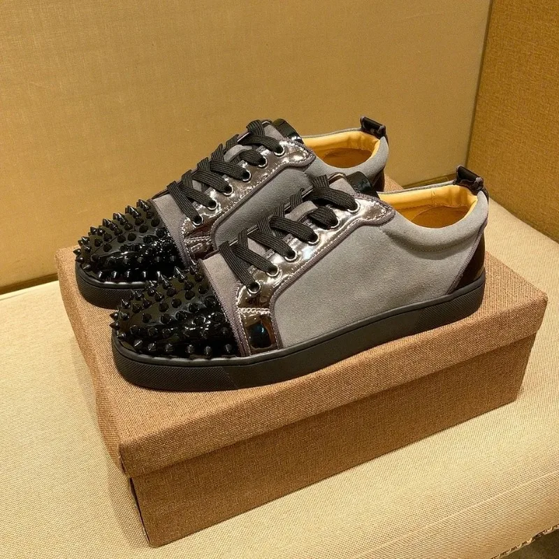 Luxury Fashion Brand Men loafers Spikes Men's leather shoes Rivets Casual Flats Sneakers Birthday Present High quality Winter
Luxury Fashion Brand Men loafers Spikes Men's leather shoes Rivets Casual Flats Sneakers Birthday Present High quality Winter