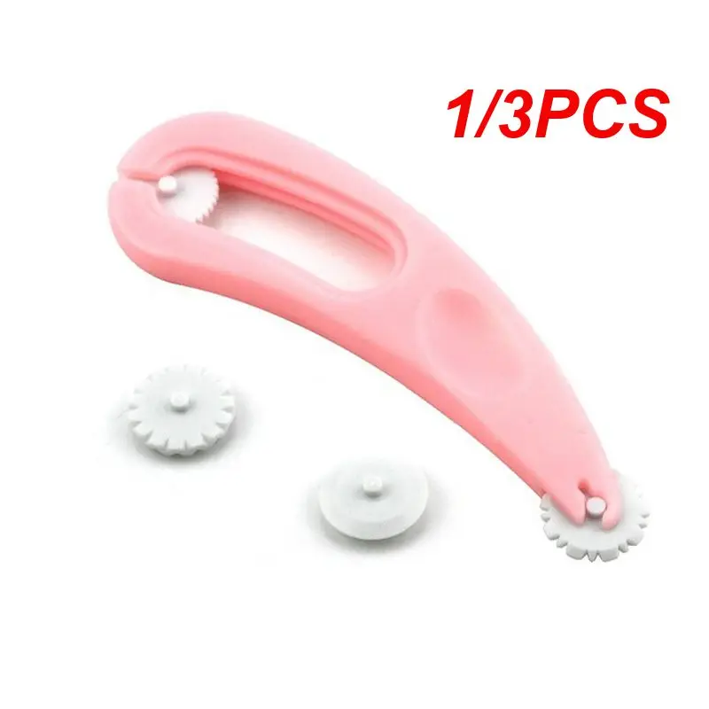 Cooking Tools New Curved Cut Roller Board Model Fondant Skin Cutting Embossing Tool Embossing Wheel Baking Mold
Cooking Tools New Curved Cut Roller Board Model Fondant Skin Cutting Embossing Tool Embossing Wheel Baking Mold