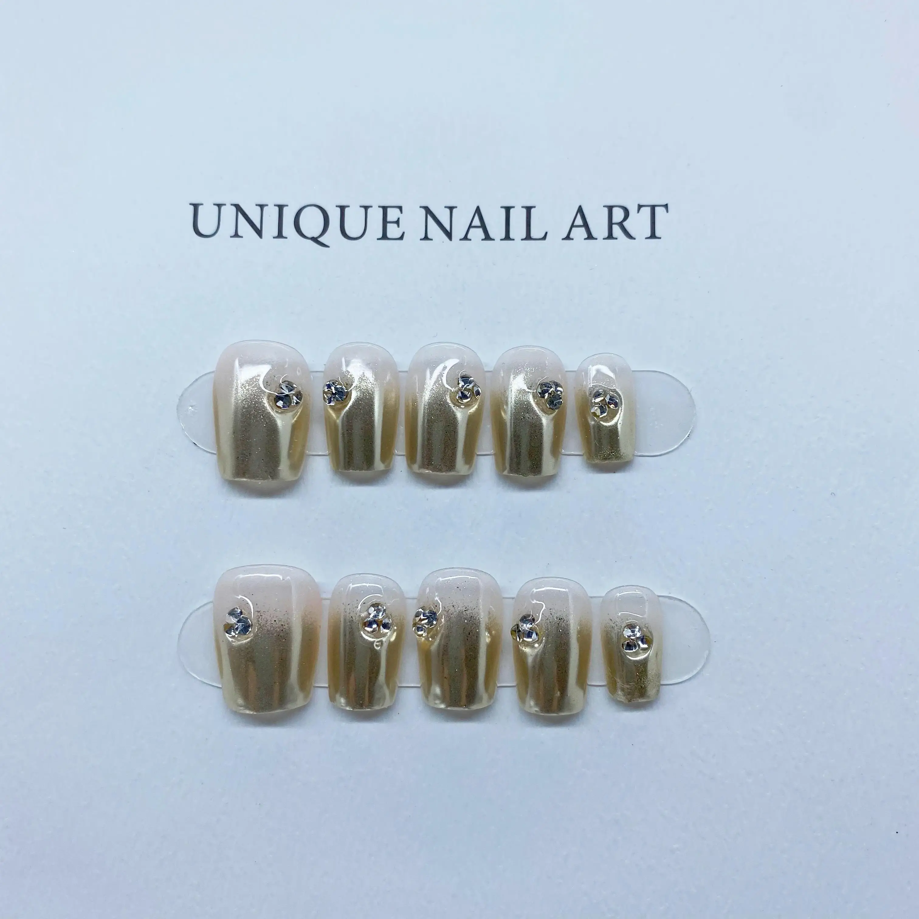 Noble Golden Rhinestone Gel Detachable Reusable High-Quality Elegant White Handmade Press On Nails
Noble Golden Rhinestone Gel Detachable Reusable High-Quality Elegant White Handmade Press On Nails